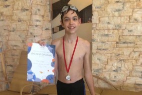 2017 m. gegužės 28 d. Forum sporto klubo vaikų plaukimo varžybose Julius Rėksnys iškovojo sidabro medalį